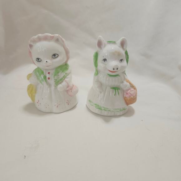 2 Vintage Anthropomorphic Cat Pig Salt Shakers 4 In Going to Market HB - Picture 1 of 7